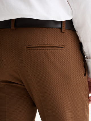 PANTALONI SLIM FIT DA COMPLETO IN TESSUTO ARMATURATO CON TEXTURE - MARRONE