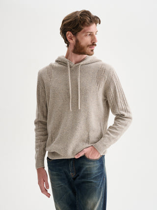 MAGLIA CON CAPPUCCIO E ORIGINALE MOTIVO A COSTE