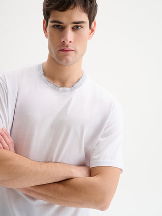 T-SHIRT GIROCOLLO A MANICHE CORTE COMFORT FIT IN COTONE E MODAL CON COLLO A RIGHE - BIANCO