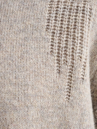 MAGLIA CON CAPPUCCIO E ORIGINALE MOTIVO A COSTE
