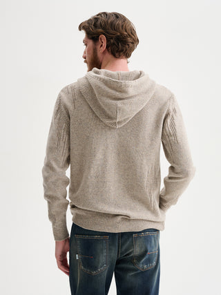MAGLIA CON CAPPUCCIO E ORIGINALE MOTIVO A COSTE