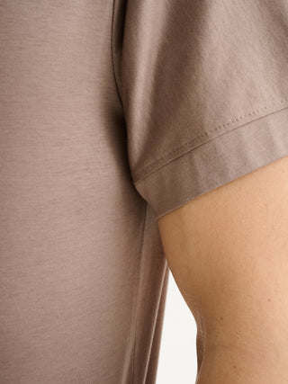 T-SHIRT GIROCOLLO REGULAR FIT A MANICHE CORTE IN COTONE E MODAL - FANGO