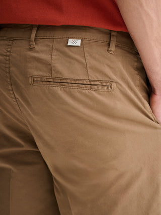 BERMUDA SLIM FIT IN GABARDINA DI COTONE - TORTORA